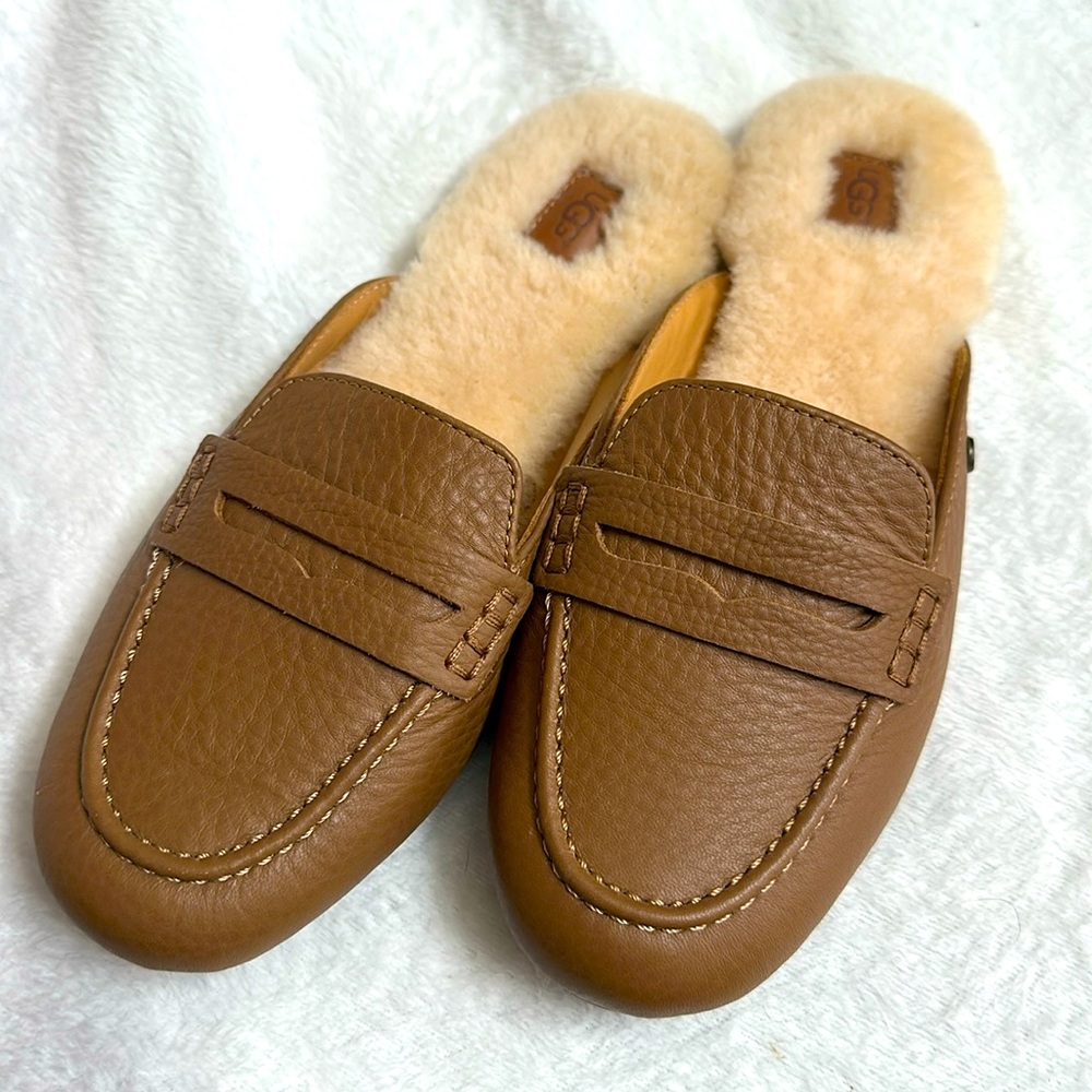 Ugg loafer, new never worn! Real fur from lamb lined